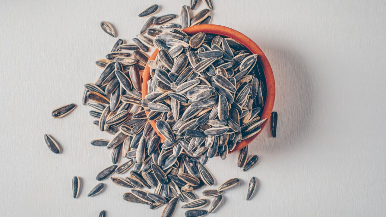 Përfitimet e fuqishme të konsumimit të farave të lulediellit çdo ditë