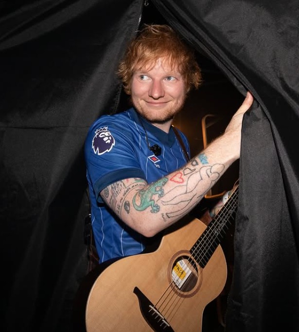 Ed Sheeran ndan përvojën “e vështirë” me Elton John