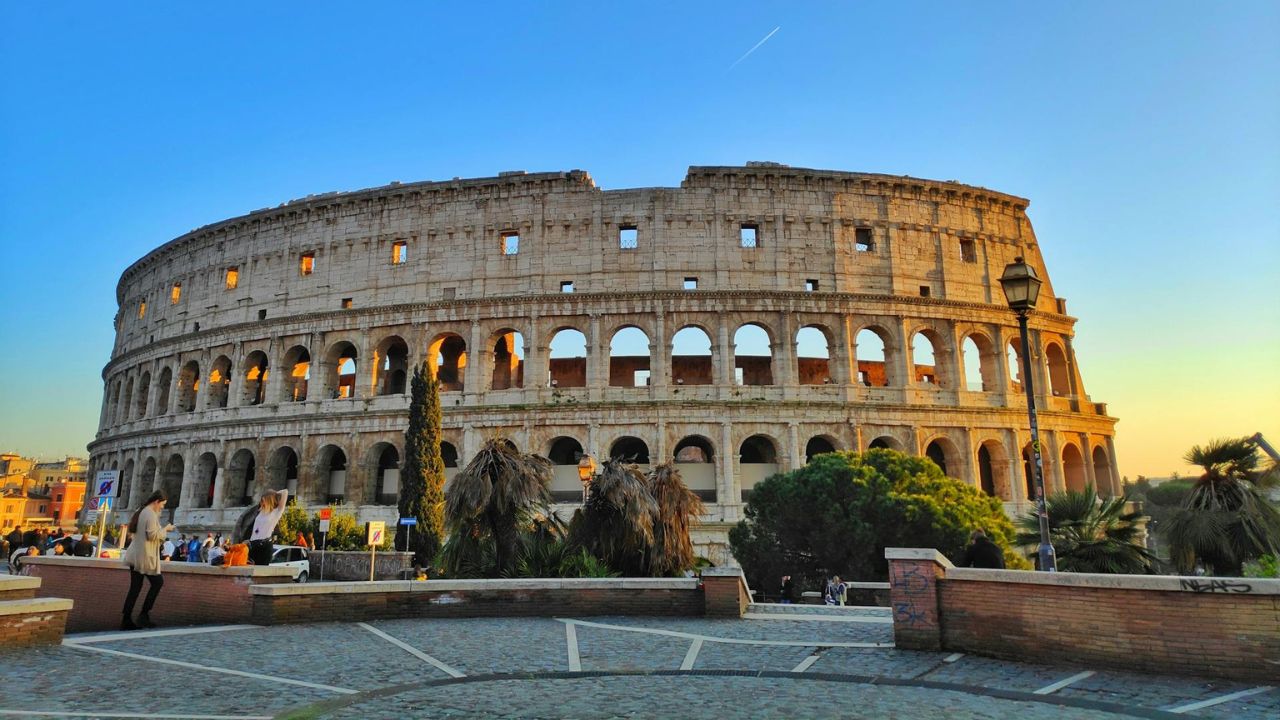 Turisti pëson aksident tragjik teksa po bënte selfie në Colosseum