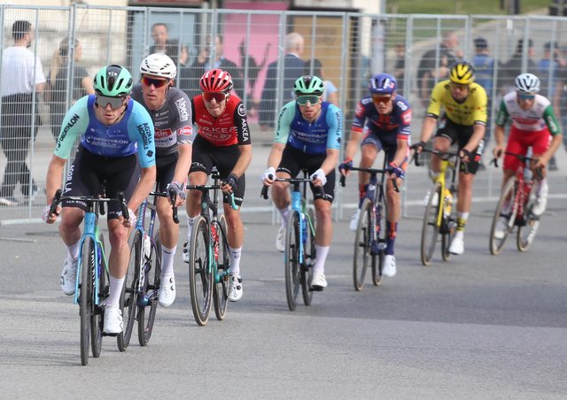 Jehonë Shqipërisë në mediat ndërkombëtar, Giro d’Italia gara më e madhe e çiklizmit ‘pushton’ Tiranë