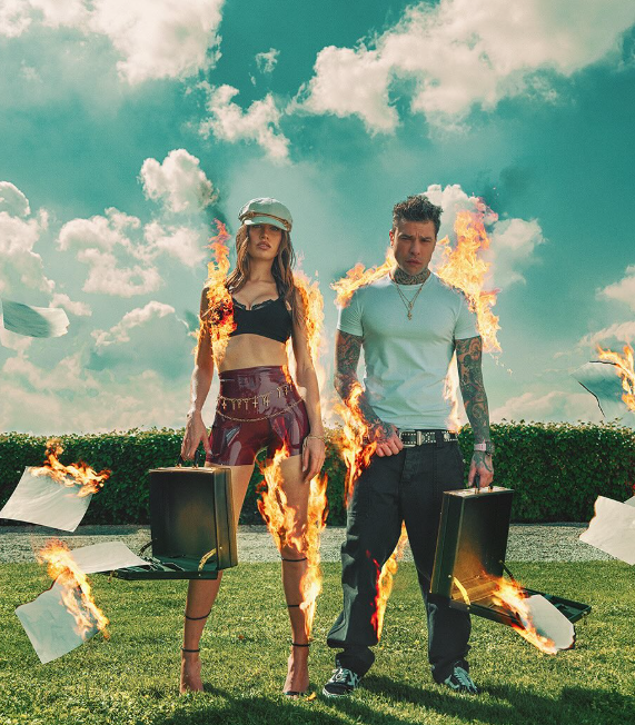 U komentuan për një puthje me Fedez, Clara zbulon më shumë me reagimin e saj