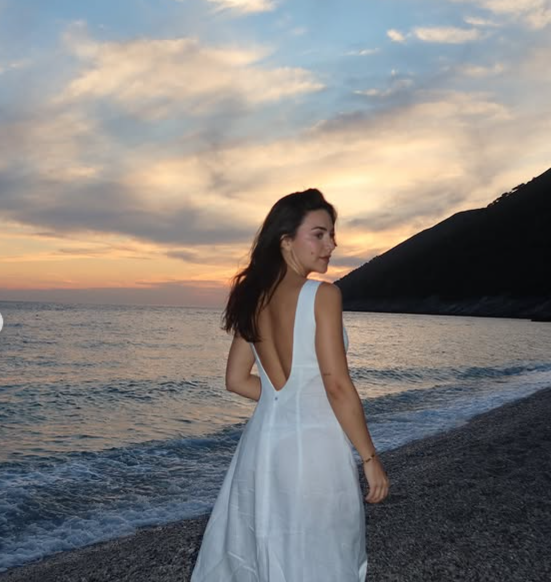 Erik Fullani dhe Sara Hoxha kapen “mat” në plazh