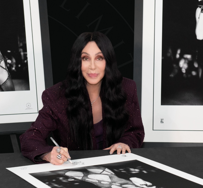 Cher thyen heshtjen për shtrimin në spital të djalit