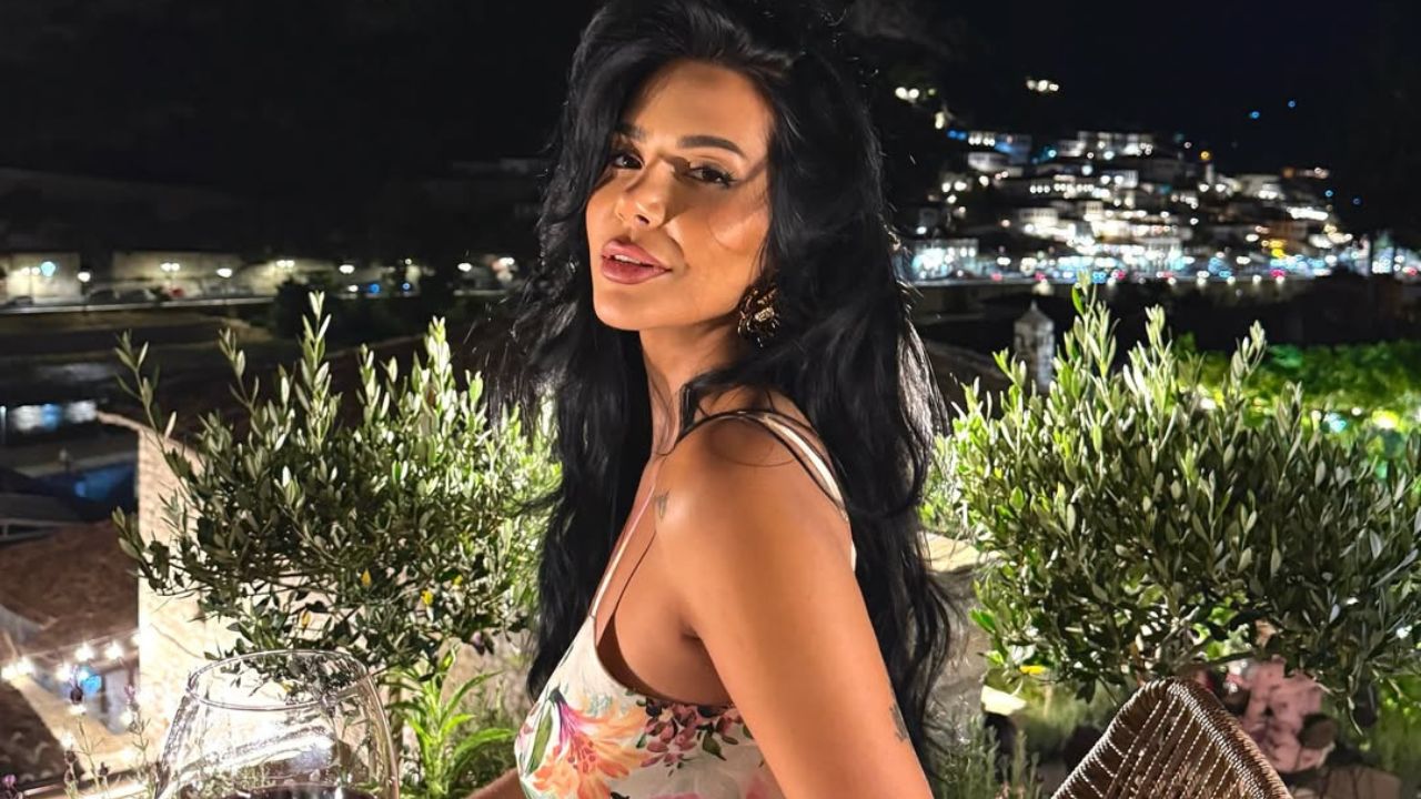 Efi Dhedhes revoltohet keq me fansat: Sa të shpifur…