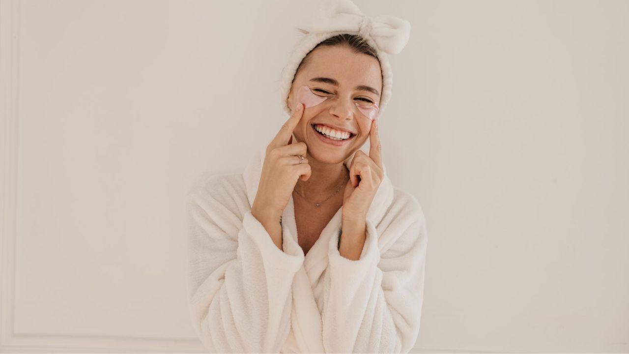 Dy këshilla që duhet të ndiqni për një lëkurë më të ndritshme dhe të shkëlqyeshme