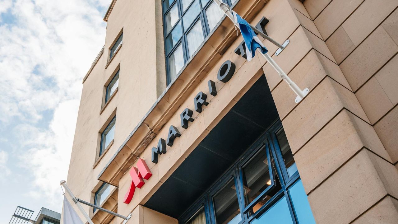 Marriott revolucionon hotelerinë – Inteligjenca artificiale përzgjedh dhomat dhe ekskluzivitetin e përditshëm