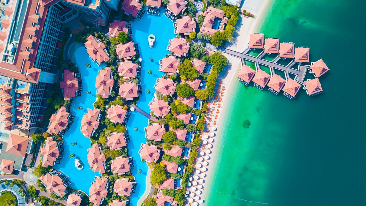 Ndodh çudia! Hapet rezorti i parë në vendin më të izoluar të botës