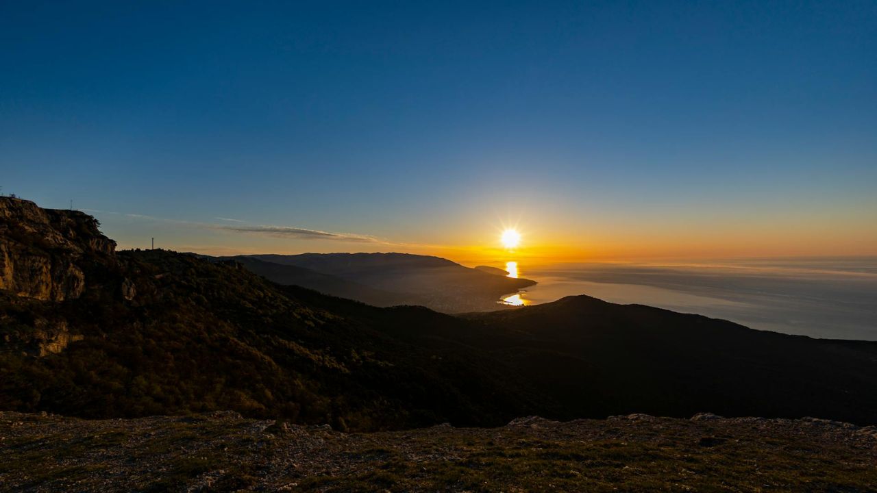 Kur është solstici i verës, dhe çfarë ndodh në solsticin e verës?