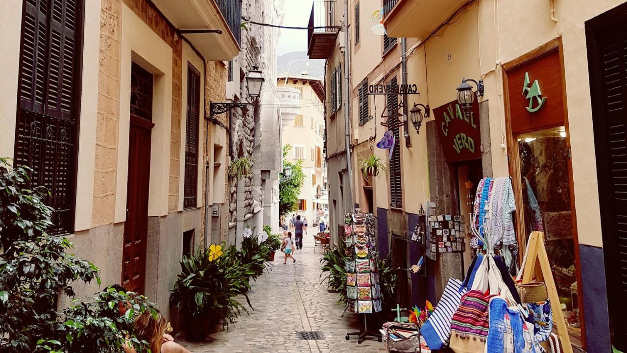 Po planifikoni një udhëtim në Spanjë këtë verë? Ja të gjitha rregulloret e reja që duhet të dini