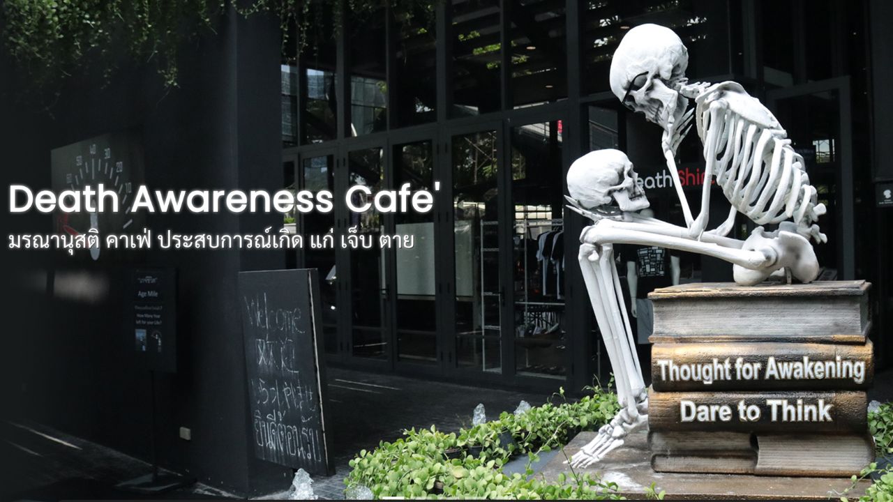 “Kafeja e vdekjes” në Bangkok u ofron klientëve zbritje në pije nëse shtrihen në një arkivol