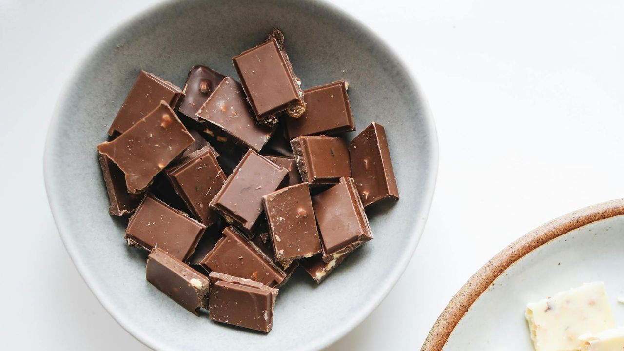 Dëshironi çokollatë? Ja çfarë mund t’ju thotë trupi juaj