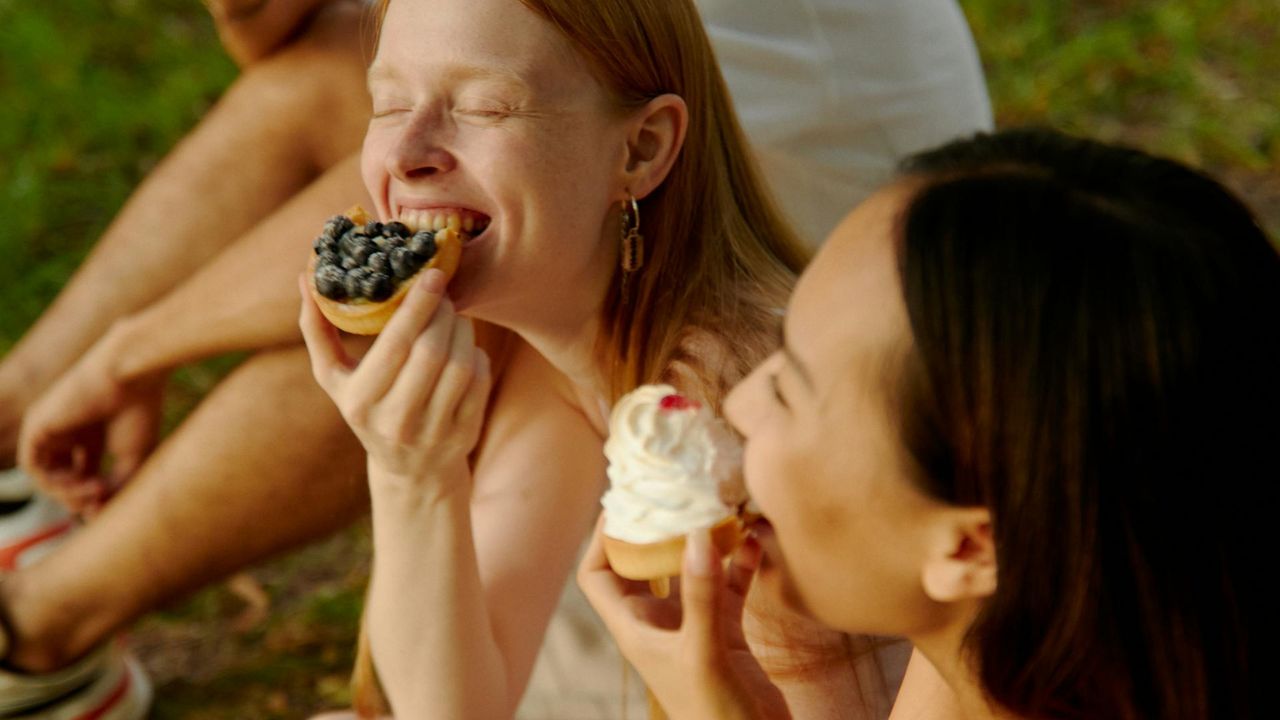 5 ushqime që duhet të shmangni gjatë ciklit menstrual