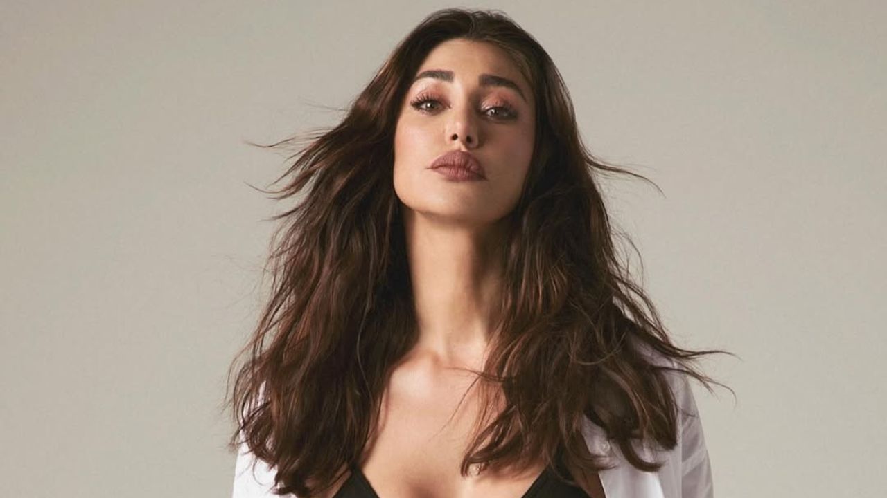 “Po e ekspozon shumë vajzën tënde” Belen u përgjigjet kritikave të fansave