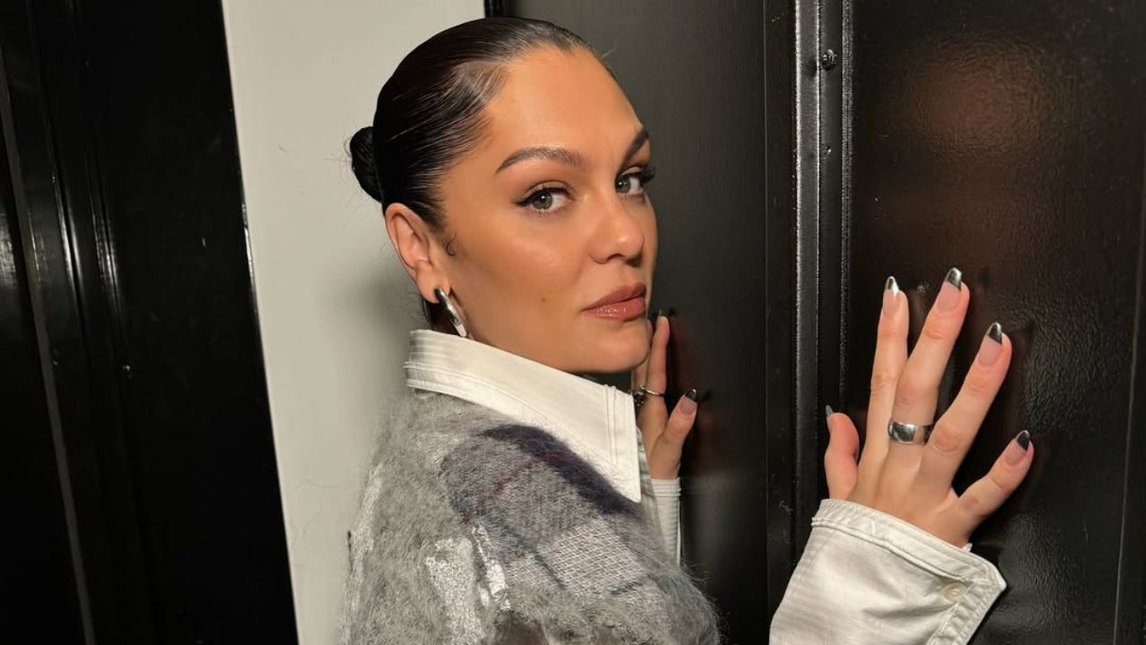 Jessie J shtrohet sërisht në spital gjashtë javë pas operacionit