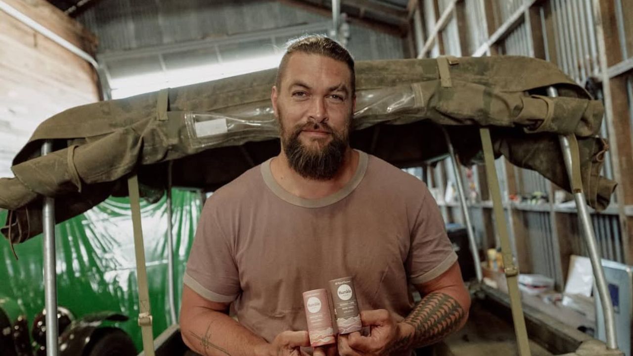 Jason Momoa flet hapur për përvojën pranë vdekjes që e bëri të linte duhanin