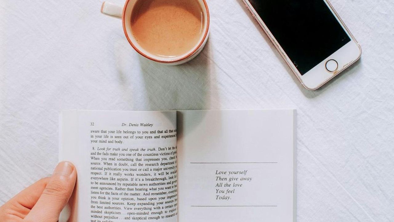 Zakonet e thjeshta që shkenca thotë se do t’i bëjnë të rinjtë më të lumtur