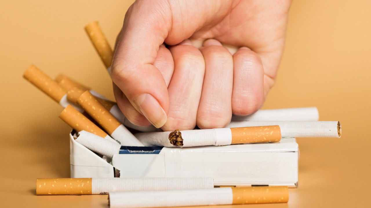 Spanja po merr masa për të shtrënguar rregullat e duhanit, duke gjobitur prindërit