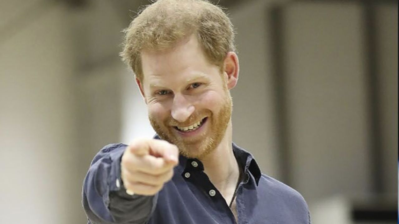 Princi Harry fitoi miliona duke shitur sekretet e familjes së tij