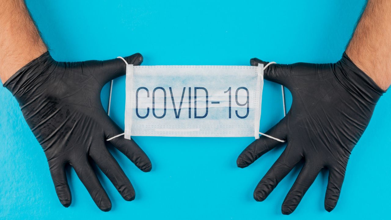 Simptoma kryesore që do të thotë se keni Covid jo grip, ndërsa rastet e të dyve rriten