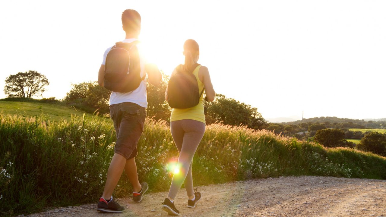 Përfitimet shëndetësore të ecjes: Sa hapa duhet të bëni çdo ditë për të parë rezultate të dukshme?