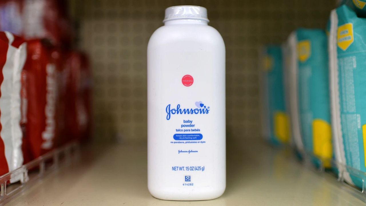 Johnson & Johnson përballet me një padi të madhe në Mbretërinë e Bashkuar për dyshime për kontaminime me asbest kancerogjen
