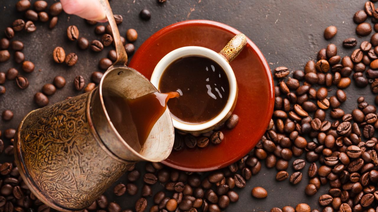 5 shtesa ushqimore që nuk përzihen mirë me kafenë