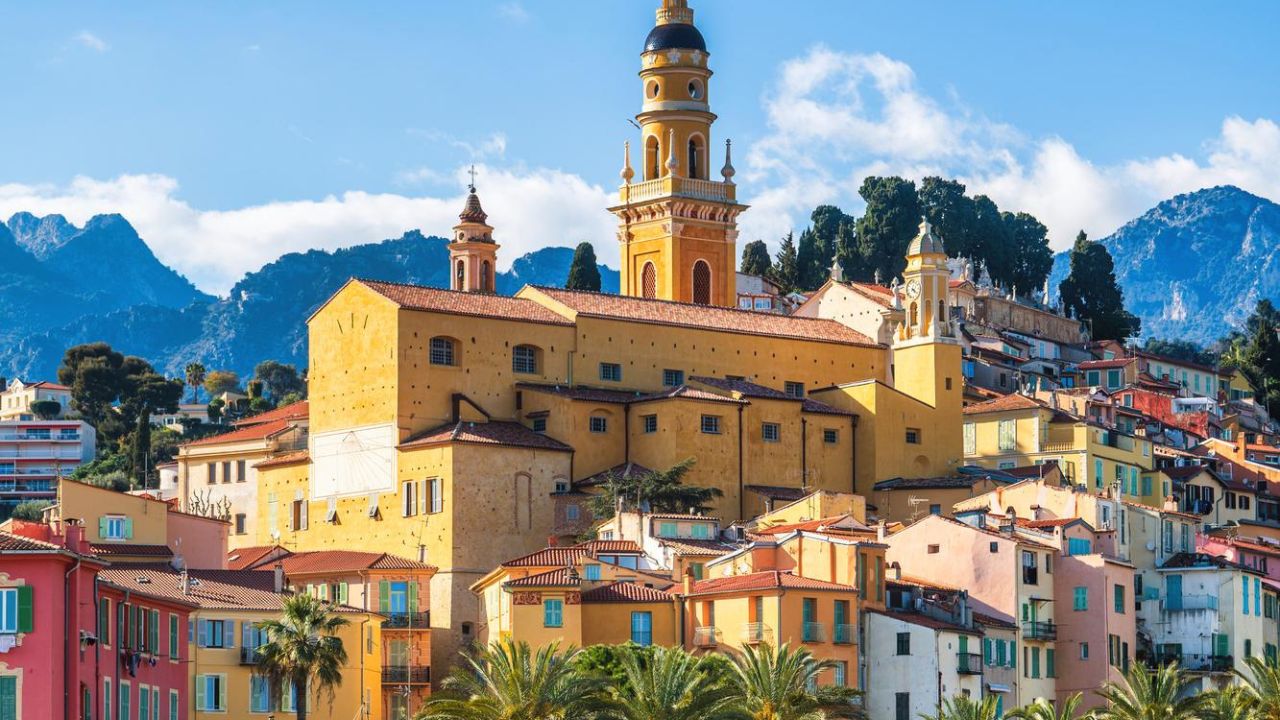 Spanja thyen rekordet e vizitorëve gjatë verës për vitin 2025 pavarësisht masave të mbi-turizmit