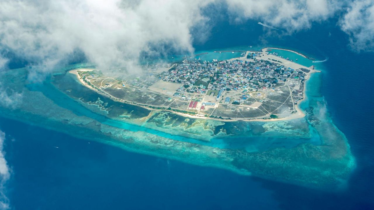 Maldivet ndalojnë pirjen e duhanit për brezat e rinj