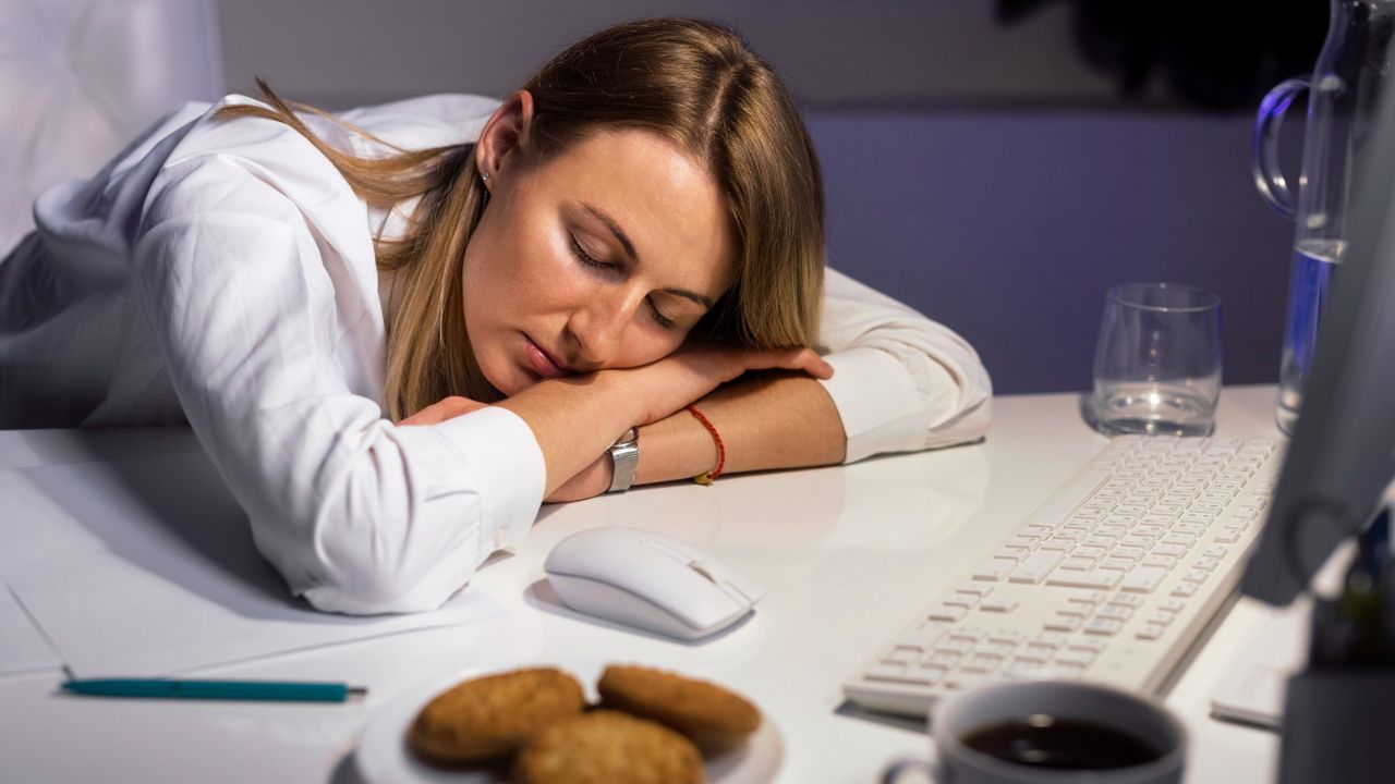 A po përdoren tepër suplementet e melatoninës? Ja çfarë thonë mjekët