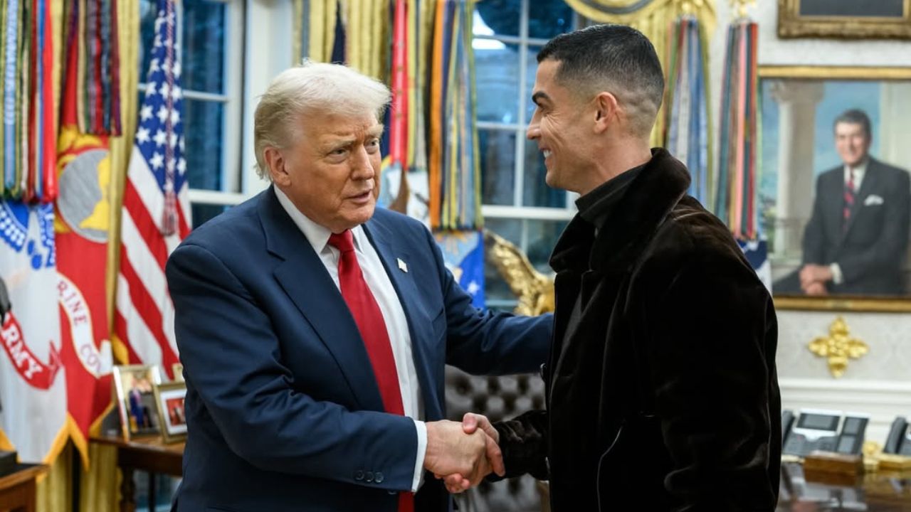 E njëjta veshje – Si “The Simson” parashikuan takimin e Christiano Ronaldos me Donald Trump