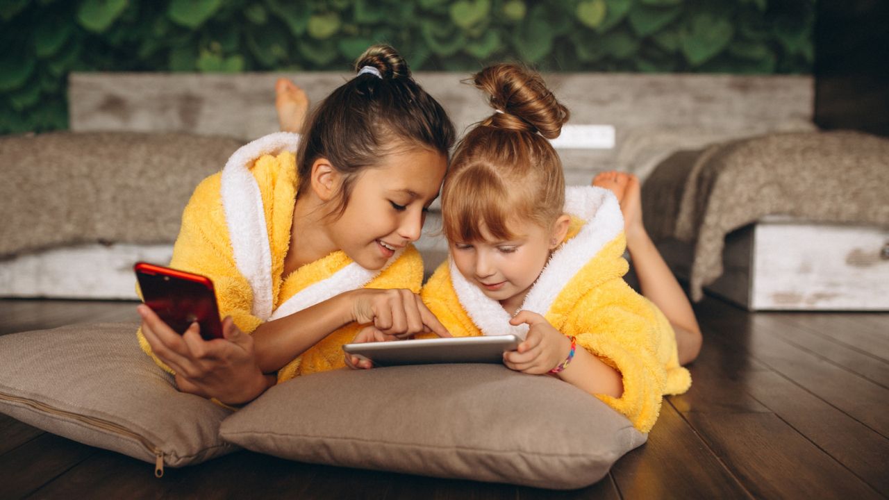Fëmijët që kanë telefona inteligjentë deri në moshën 12 vjeç janë në rrezik më të lartë për probleme shëndetësore, zbulon një studim i ri