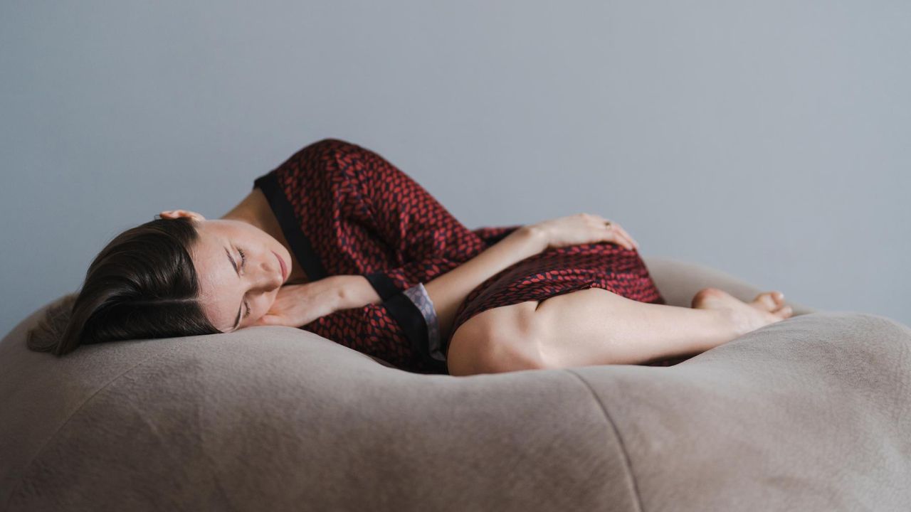 Nëse flini në këtë pozicion, mjekët thonë se duhet të ndaloni menjëherë