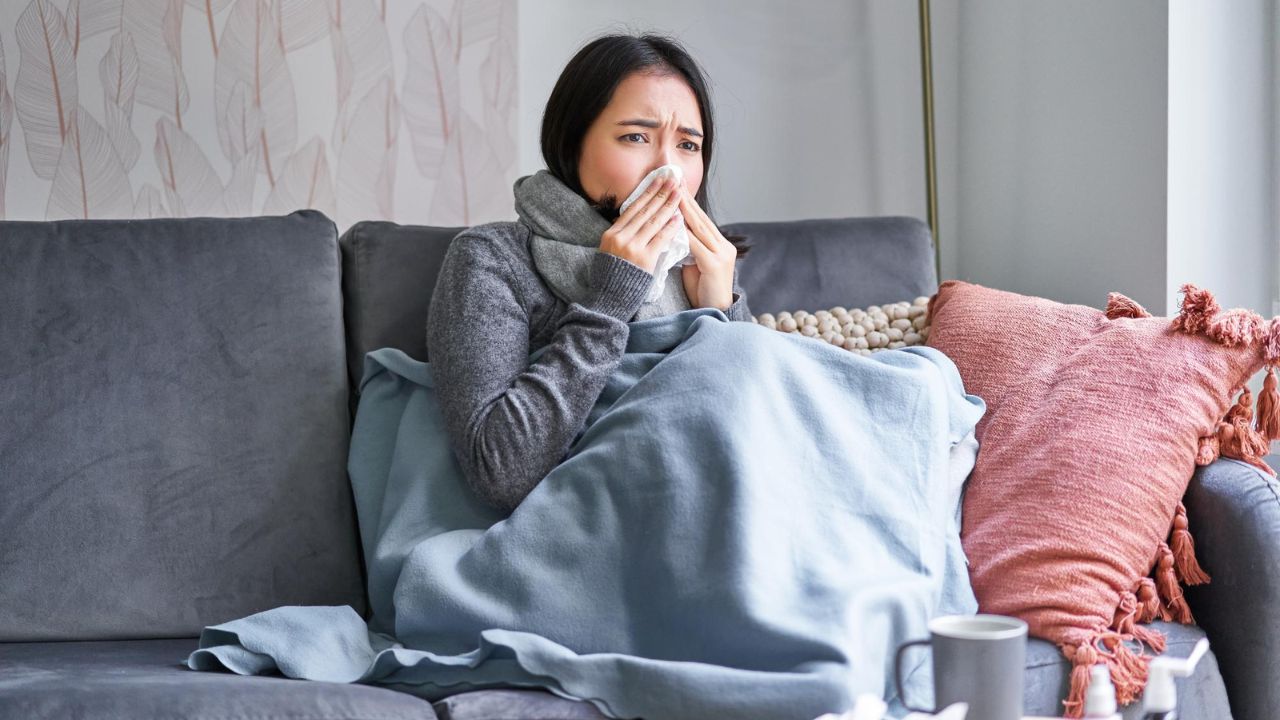Gripi po përhapet me shpejtësi në të gjithë vendin, i nxitur nga një variant i ri