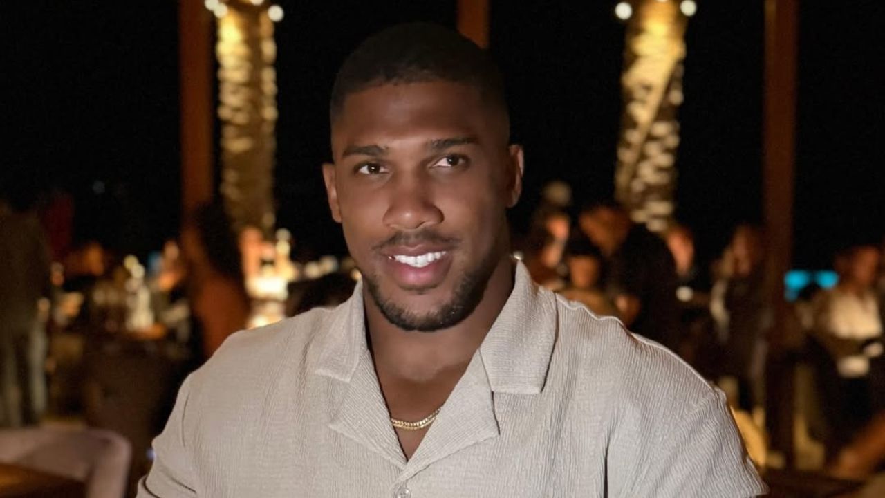 Shoferi i Anthony Joshuas akuzohet për aksidentin në Nigeri që vrau dy persona