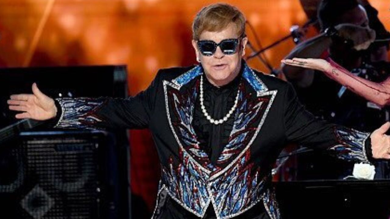 Sir Elton e quan ndërhyrjen e shtypit në jetën e të birit ‘vërtet të neveritshme’