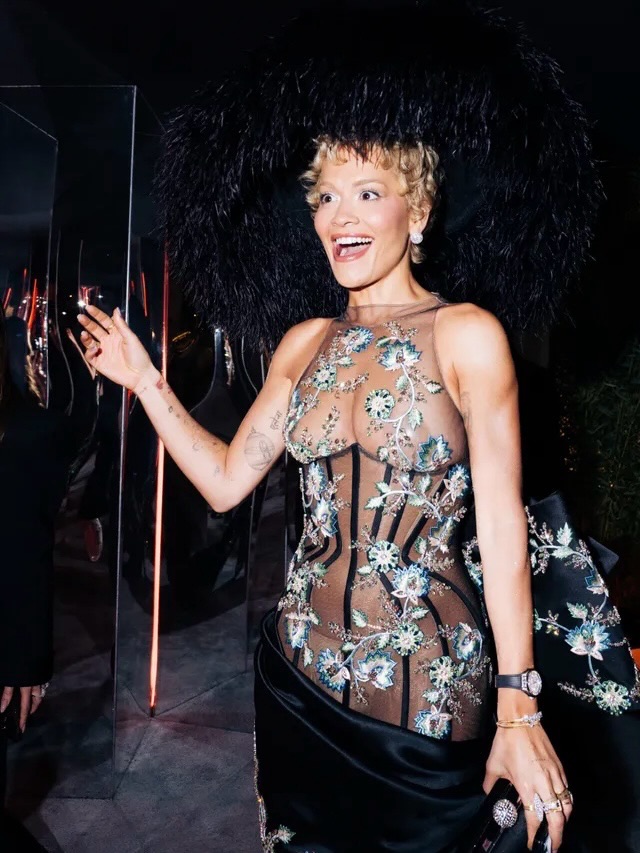 Rita Ora dominon festën e Vanity Fair pas Oscars 2026 me një paraqitje spektakolare dhe jashtë kornizave