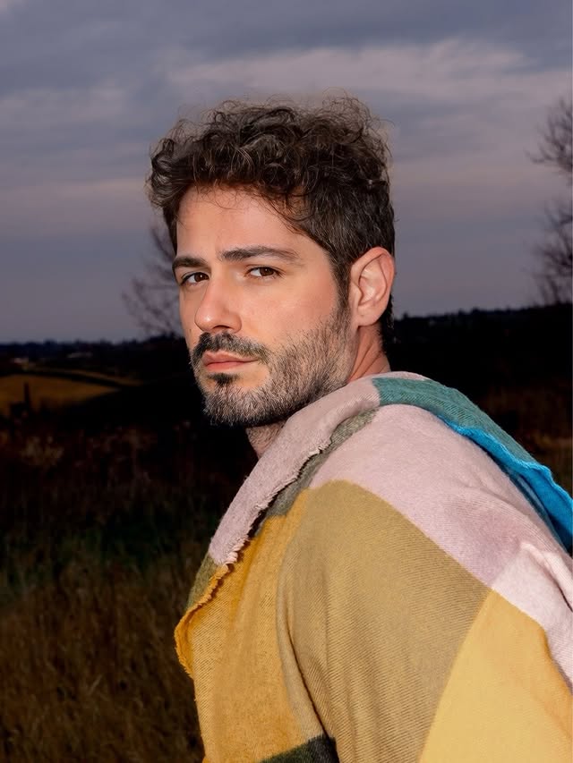 Marrëdhënia mes Indrit dhe Vanesës intensifikohet, konfirmohet me puthje publike