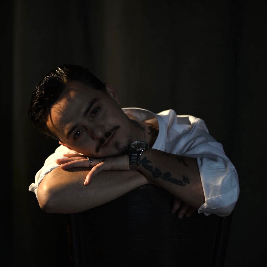 Akil Varfi eliminohet nga “Ferma VIP 3” pas një nate dramatike