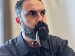 Një llullë për Xhikun do ta ndezbuzët po më bëhen zjarrdua të të shkruajmalli muamë ka marrëDo t