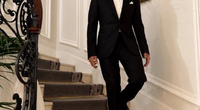 When walking down any staircase it is essential to look off into the distance and ponder about l (1)