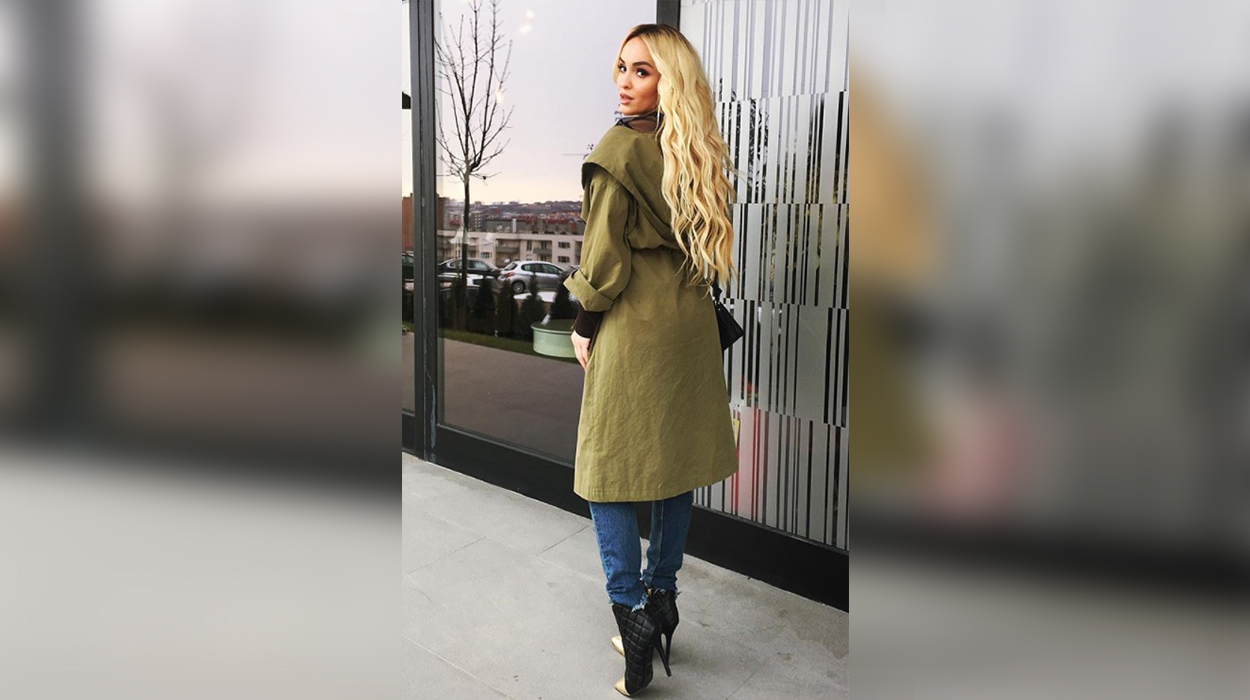 Adelina Berisha shfaqet në rrugë me minifund – Ajo ngre temperaturat