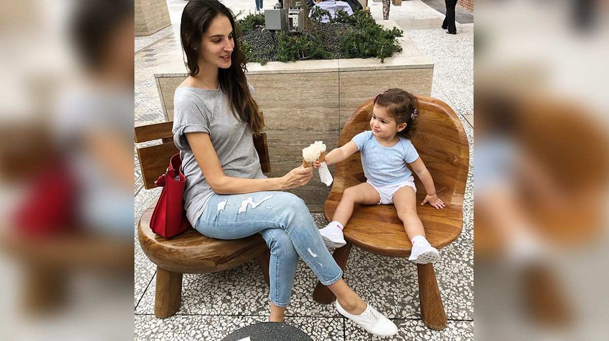I ka hije mëmësia, Emina e tregon me përkushtimin e saj