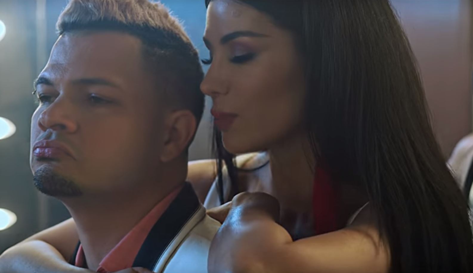 Ritmet latine që çojnë në përjetime, Soni në skena “intime” me Jowell