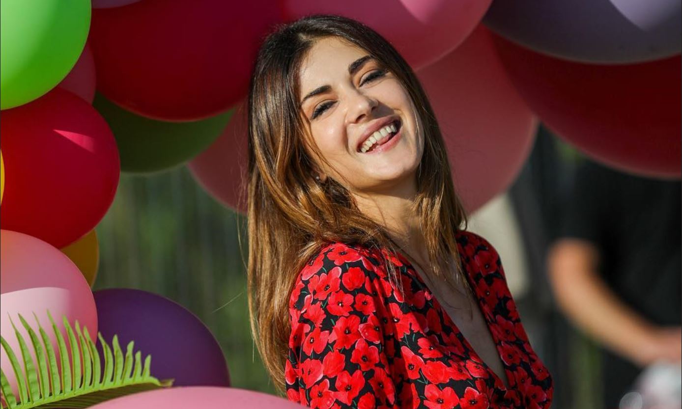 Anjeza Maja ‘çmend’ rrjetin, bikinit e vogla nuk i fshehin asgjë