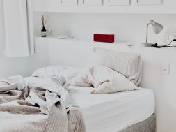 apartment-bed-bedding-1034584