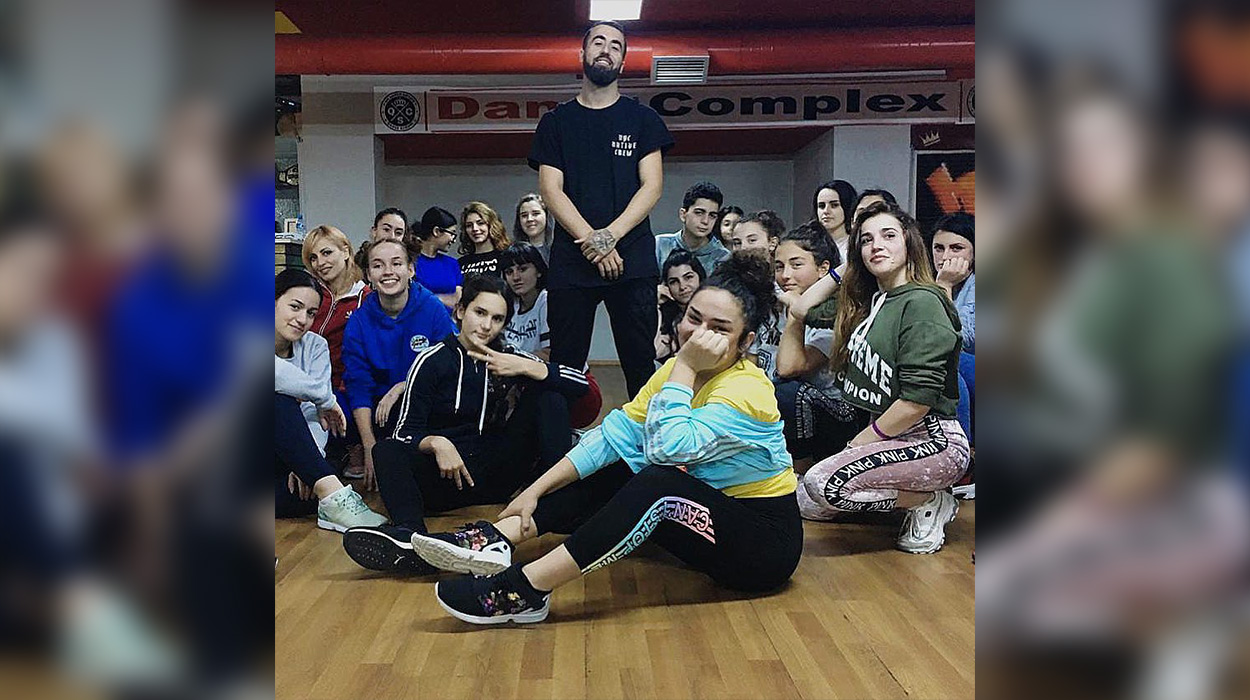 150 kërcimtarë në skenë, Andi Mura sjell performancën më të rrallë që keni parë