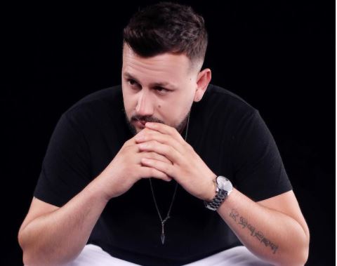 Në një lidhje me Mevlanin, Ish-konkurrentja e pranon hapur në mes të studios