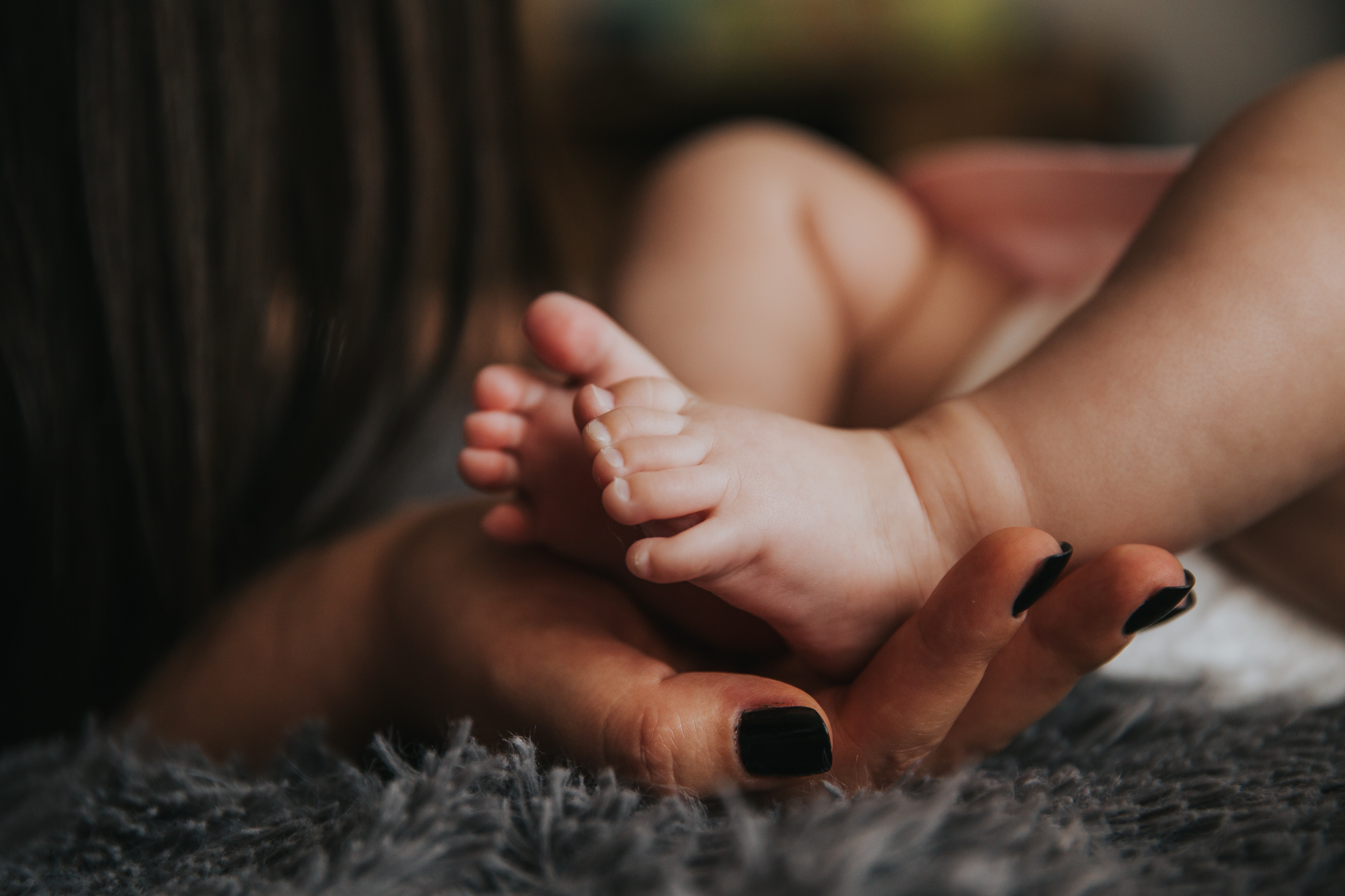 10 pyetje që duhet t’i bëni vetes para se të mendoni të keni një fëmijë