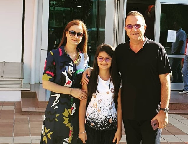Festë në familjen e Ardit Gjebreas, urimet e veçanta pushtojnë rrjetin
