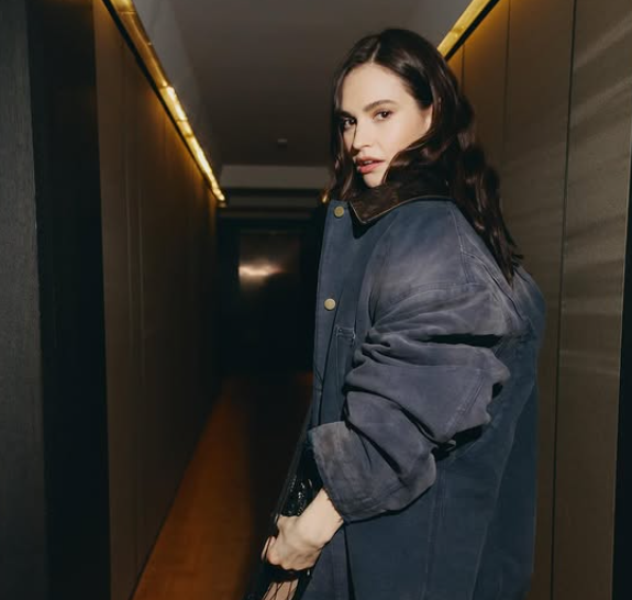 Lily James zbulon ‘sekretin’ e modës